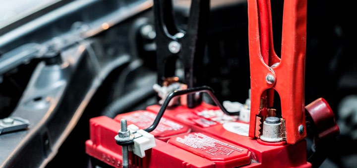 cebolla abrazo amistad Cómo usar el cargador de la batería de un auto | Mitsubishi Motors