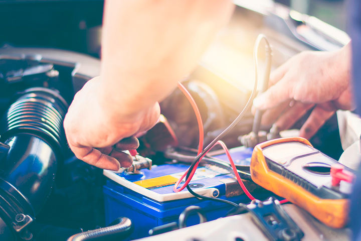 Cómo instalar la batería de un auto de manera segura