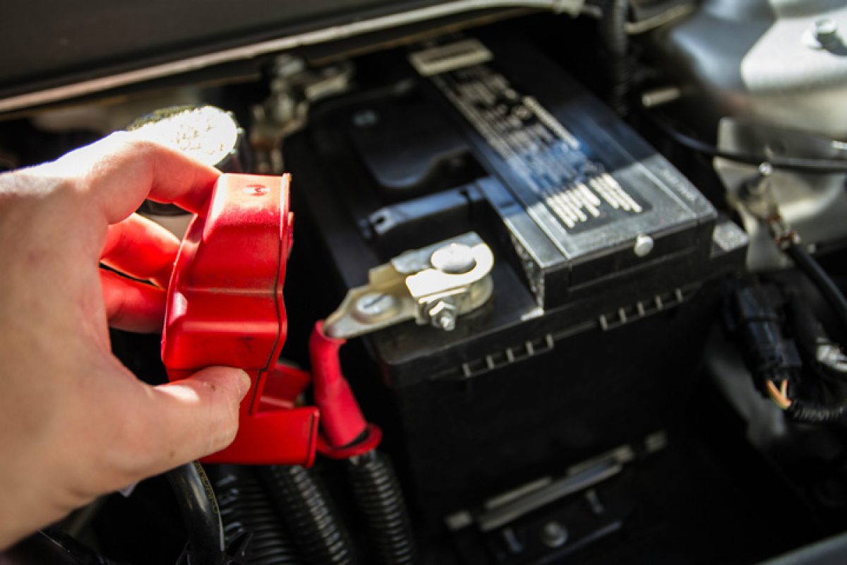 Qué hacer si batería del auto tiene fugas | Mitsubishi Motors Blog