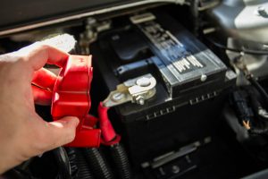 batería auto fuga