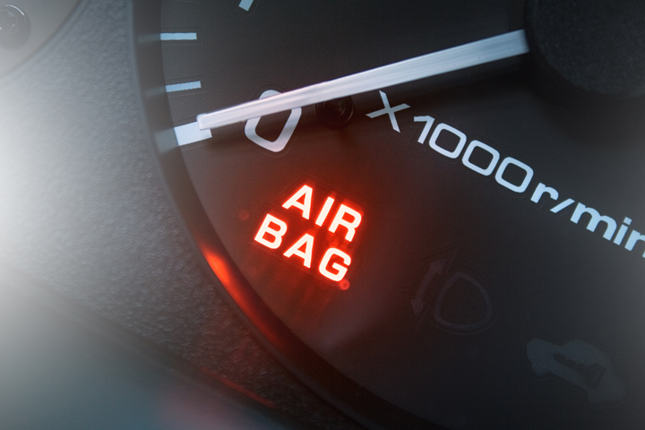 cuatro-razones-enciende-luz-airbag Cuatro razones por las que se enciende la luz del airbag