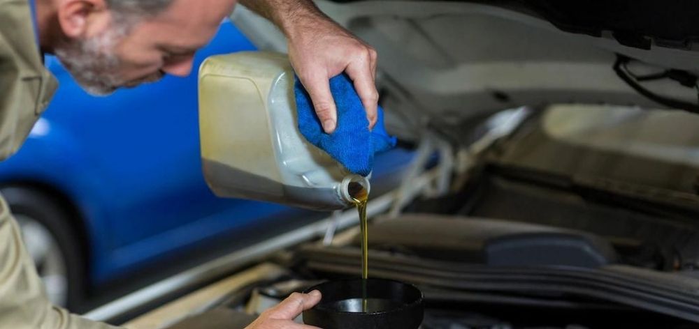 Cada cuánto tiempo se cambia el aceite del coche